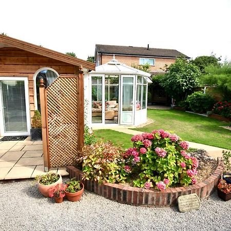 Formby Pinewood Studio Bed and Breakfast Eksteriør billede