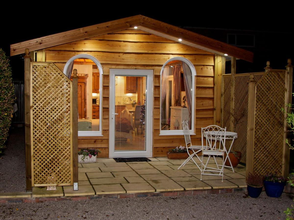 Formby Pinewood Studio Bed and Breakfast Eksteriør billede
