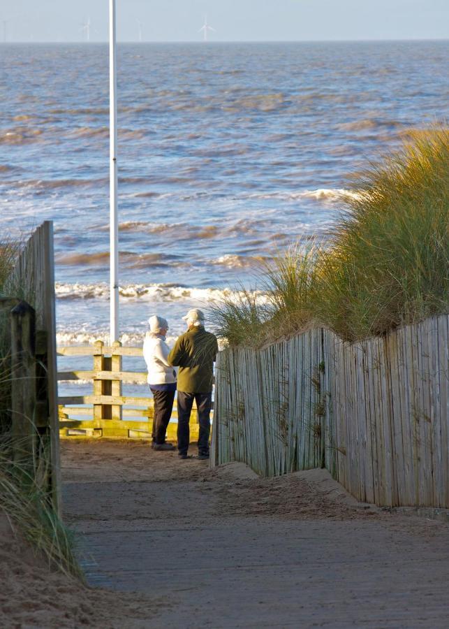 Formby Pinewood Studio Bed and Breakfast Eksteriør billede